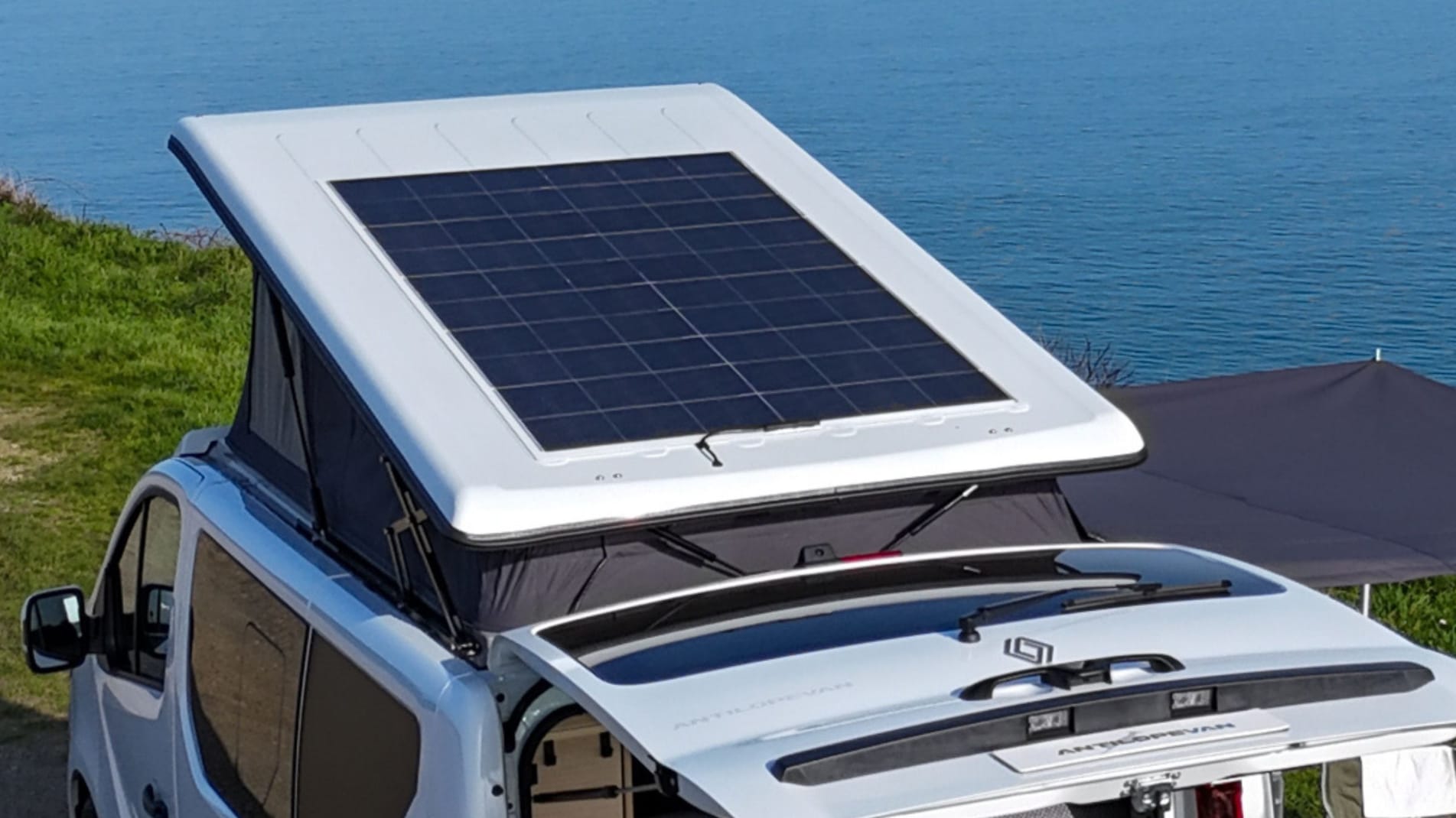 Solarpanel auf einem Campingbus