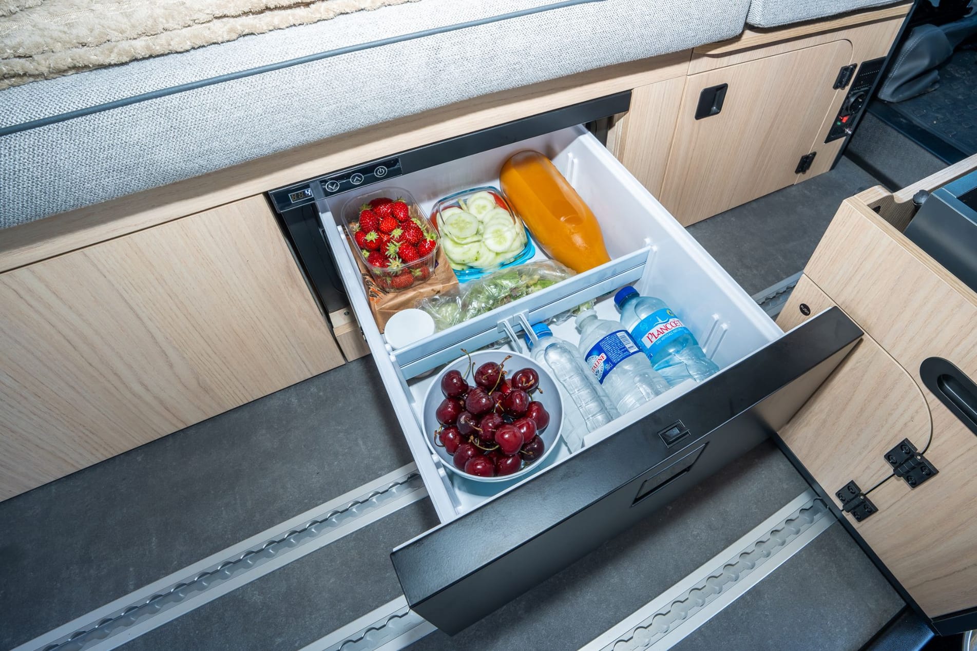 Flex 2 Confort: Ausgestatteter Van mit 2 bis 4 Sitzen: Kompressorkühlschrank (30 L)