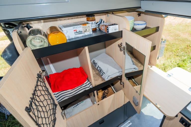 Flex 2 Confort: Van mit 2 bis 4 Sitzen und Kleiderschrank