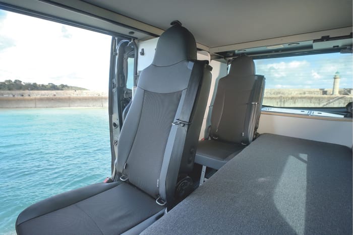 Flex PLUS: Ausgestatteter Van mit 2 bis 4 Sitzen: Isofix-Sitze zusätzlich