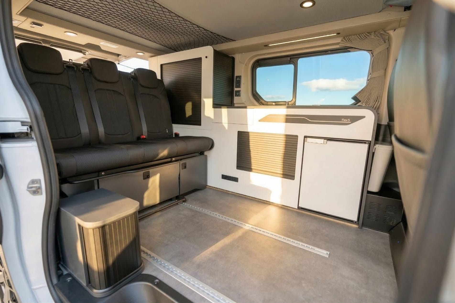 Flex 5 Fotos Wohnmobil-Kastenwagen mit 5 Sitzplätzen und Bad