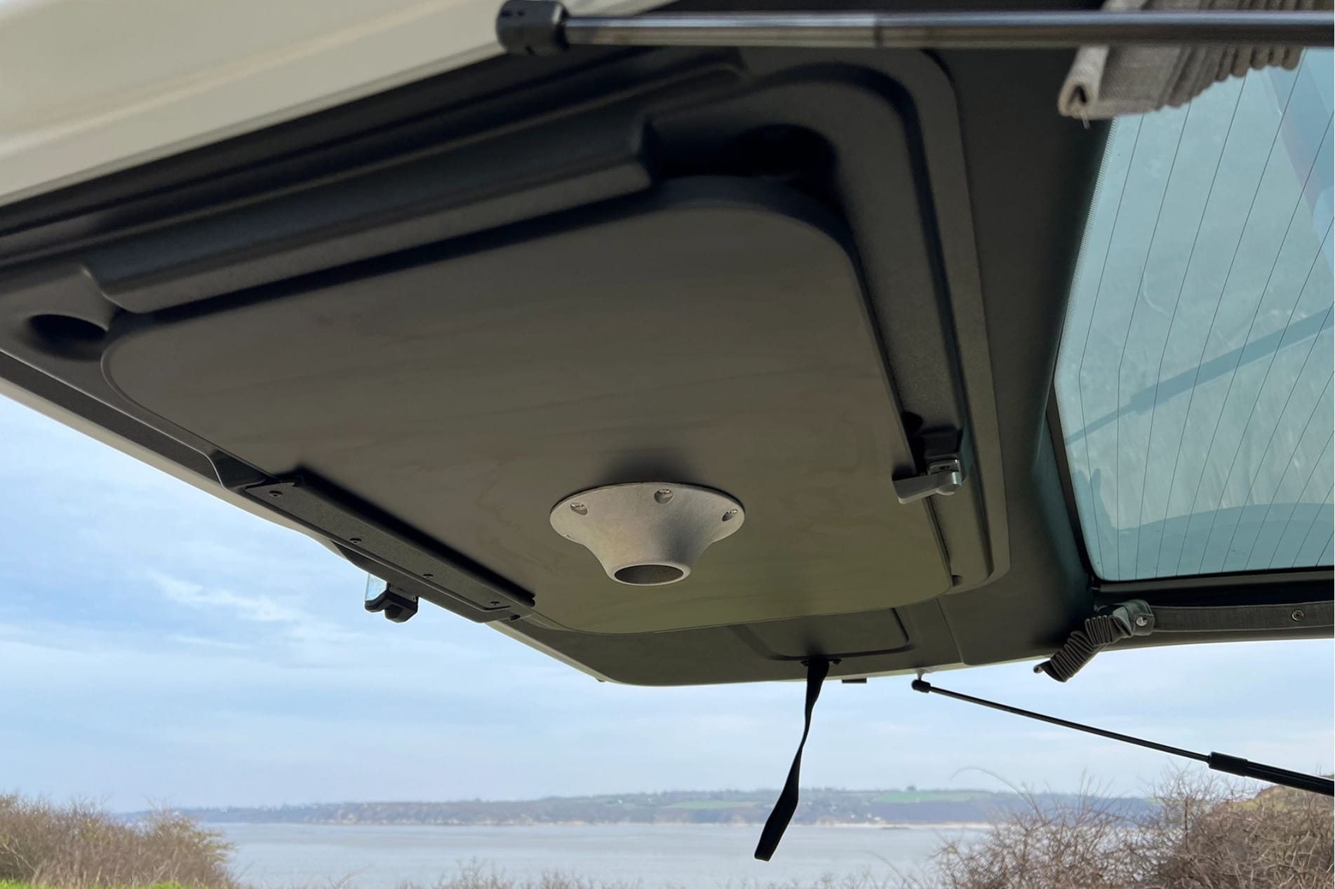 Flex 5 Innenraum Campervan 5 Sitzplätze mit Stauraum und Tisch