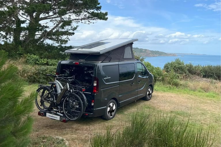 Flex 5 ausgebauter Van mit 5 Sitzplätzen, Anhängerkupplung und Fahrradträger
