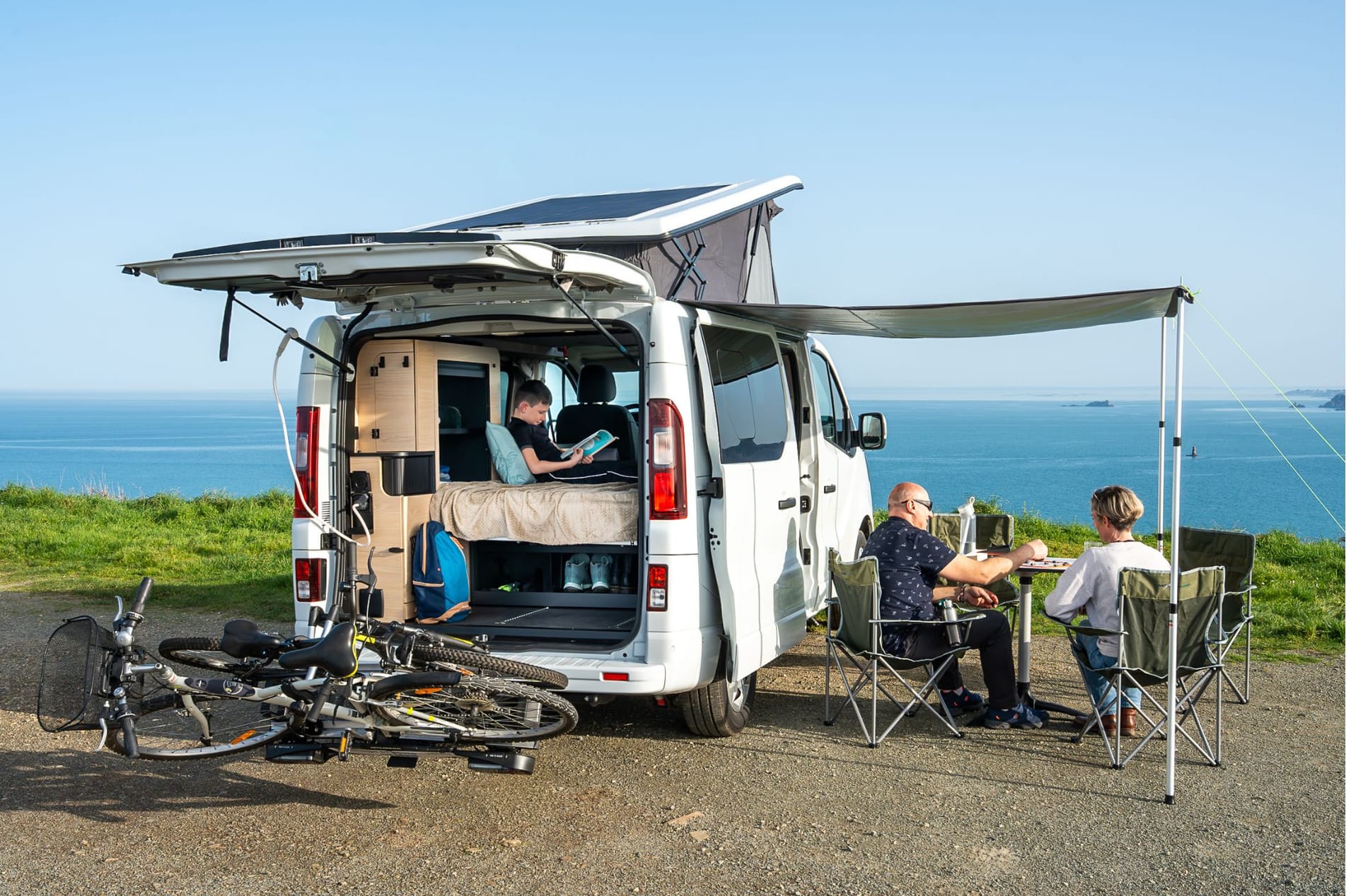 Galerie Flex 5 Confort Campervan mit 5 Sitzplätzen, Anhängerkupplung und Fahrradträger