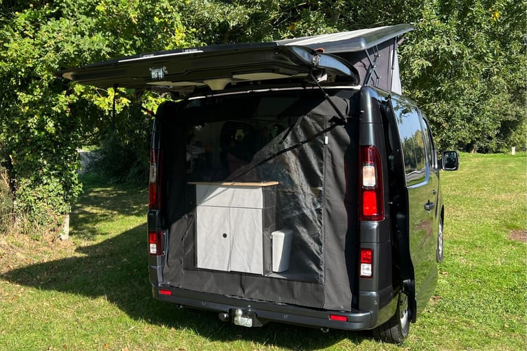 Flex Confort PLUS Campervan mit 2 bis 4 Sitzplätzen und Moskitonetz
